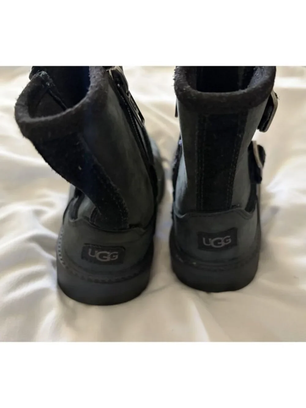 UGG Kinzey Girl’s Black Boots Size 8C Fur Lined Buckled